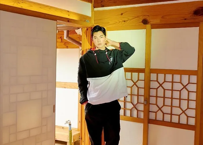 Cheong Yeon Jae Hanok 2*